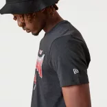 New Era MAJICA NFL TEAM FADE GRAPHIC TEE TAMBUC HGR Férfi póló - SM-13083869