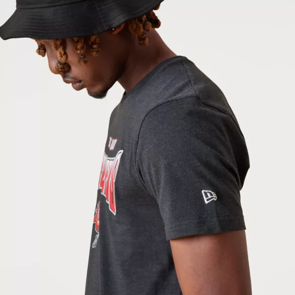 New Era MAJICA NFL TEAM FADE GRAPHIC TEE TAMBUC HGR Férfi póló - SM-13083869